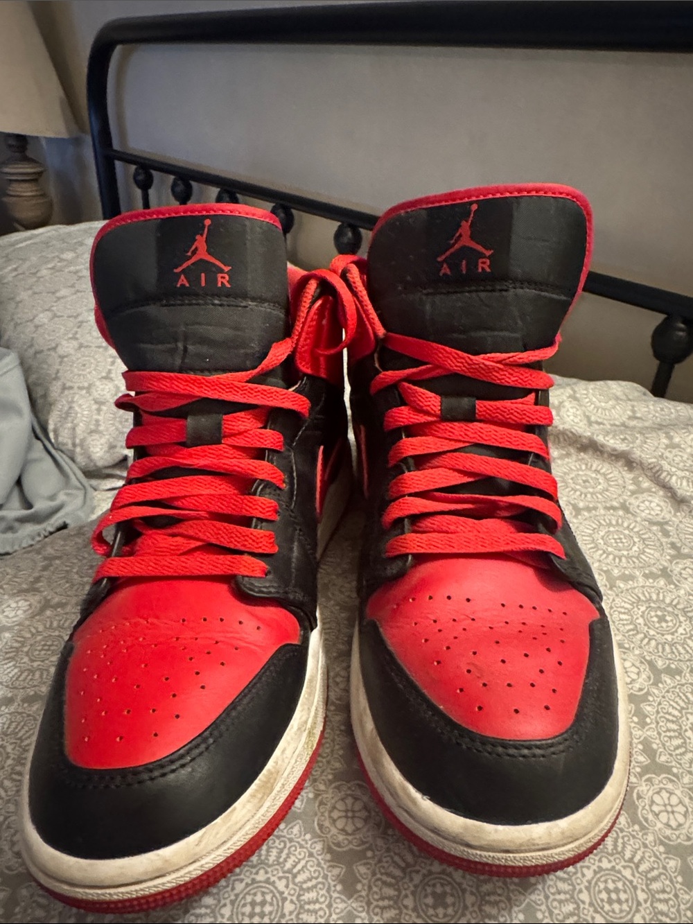 Nike Air Jordan 1 Retro High - Black & Red